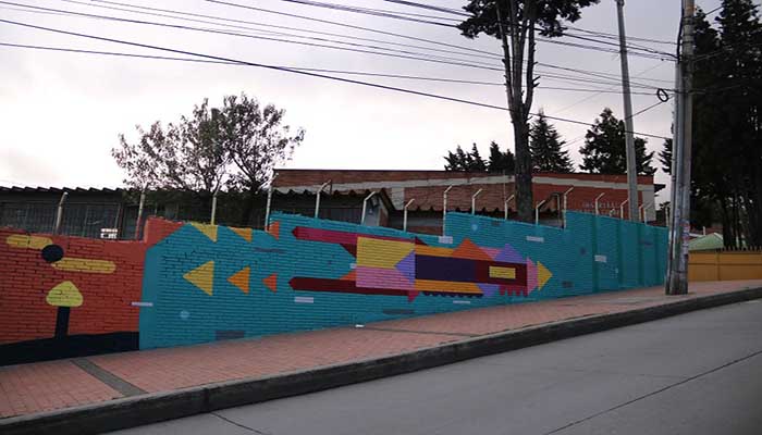 Fachadas de 15 colegios del Distrito se llenaron de color