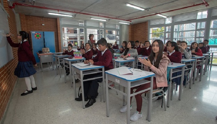 Bogotá garantiza educación de más de 780.000 estudiantes de todas las edades