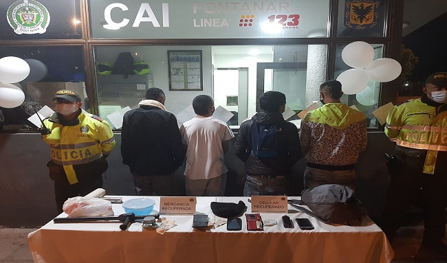 Capturados cuatro jóvenes hurtando en el interior de Centro Comercial Imperial en Suba