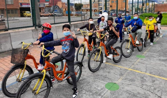 Más de 12.000 estudiantes de Bogotá irán al colegio en caravanas seguras