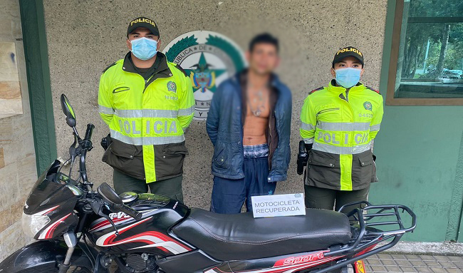 Agentes del CAI Mazurén en Suba recuperaron moto robada