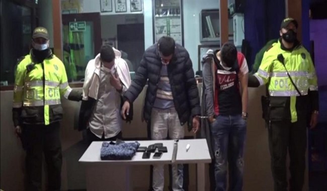 Policía captura a tres personas por hurto en Transmilenio