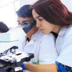 El programa jóvenes investigadores e innovadores en medicina sigue creciendo en Colombia