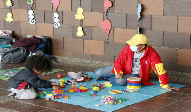 Distrito ofrece servicios sociales a familias vulnerables en Bogotá