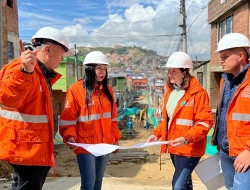 Cierran 170 conexiones que contaminaban quebrada en el sur de Bogotá