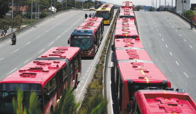 Usuario se lanzó de bus articulado en movimiento en Suba